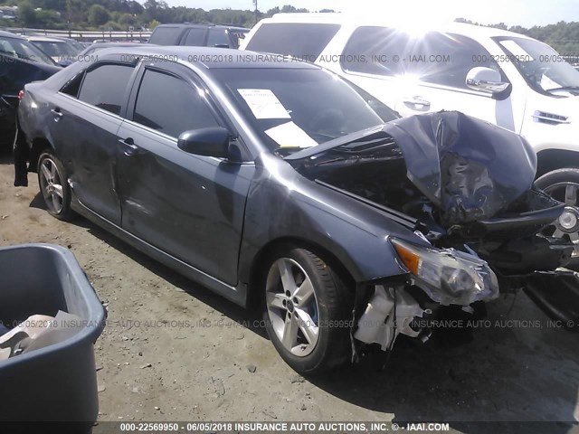 4T1BF1FK0EU396996 - 2014 TOYOTA CAMRY L/SE/LE/XLE ნაცრისფერი ფოტო 1