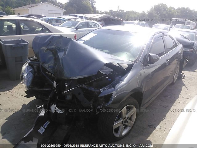 4T1BF1FK0EU396996 - 2014 TOYOTA CAMRY L/SE/LE/XLE ნაცრისფერი ფოტო 2