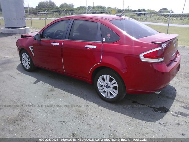 1FAHP35N28W268227 - 2008 FORD FOCUS SE/SEL/SES RED photo 3