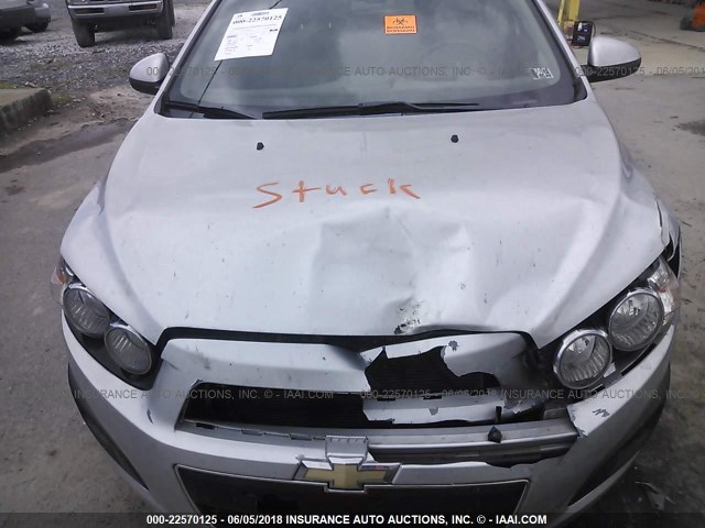 1G1JA5SH7C4122216 - 2012 CHEVROLET SONIC LS 银色 照片 10