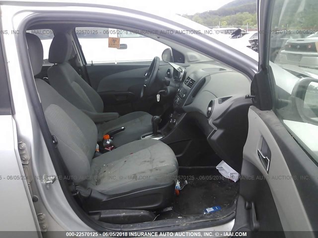 1G1JA5SH7C4122216 - 2012 CHEVROLET SONIC LS 银色 照片 5