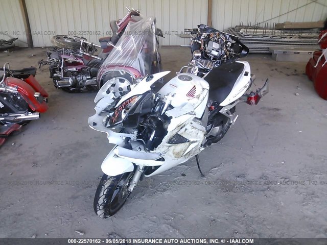 JH2RC46166M800381 - 2006 HONDA VFR800 WHITE photo 2