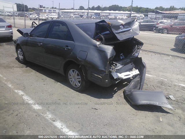 4T1BE32K05U513982 - 2005 TOYOTA CAMRY LE/XLE/SE ნაცრისფერი ფოტო 3