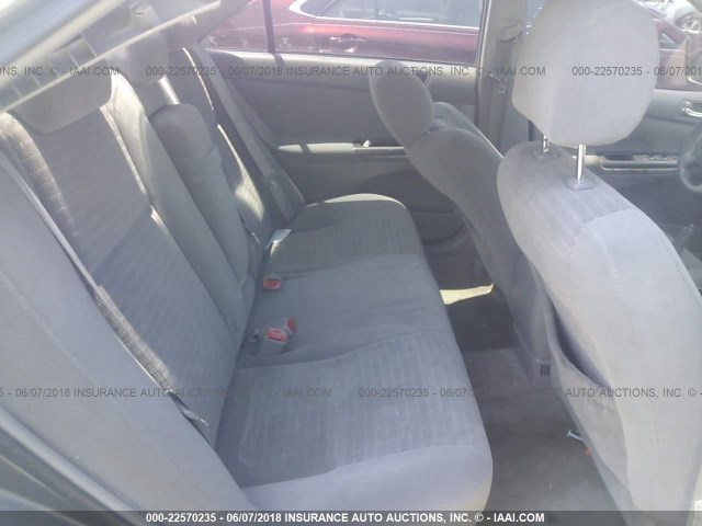 4T1BE32K05U513982 - 2005 TOYOTA CAMRY LE/XLE/SE ნაცრისფერი ფოტო 8