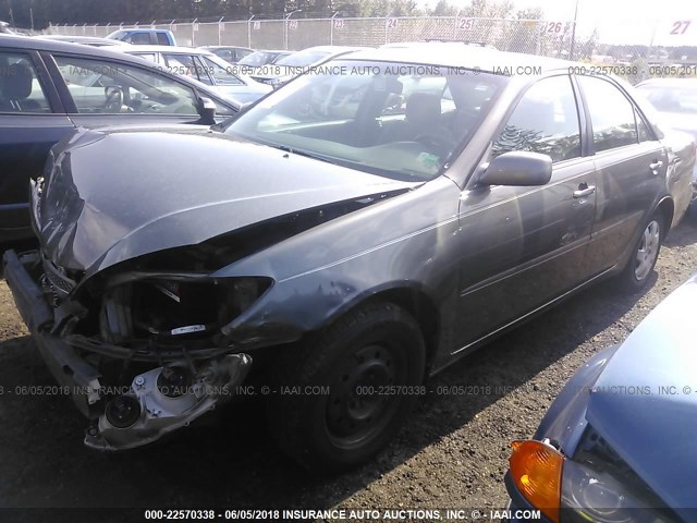 4T1BE32K34U901612 - 2004 TOYOTA CAMRY LE/XLE/SE ნაცრისფერი ფოტო 2