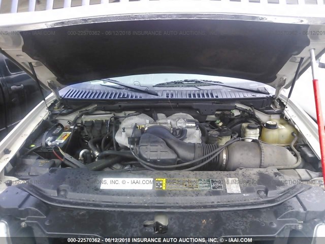 5LMFU27R64LJ43496 - 2004 LINCOLN NAVIGATOR WHITE photo 10