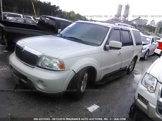 5LMFU27R64LJ43496 - 2004 LINCOLN NAVIGATOR WHITE photo 2
