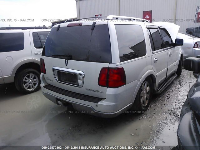 5LMFU27R64LJ43496 - 2004 LINCOLN NAVIGATOR WHITE photo 4