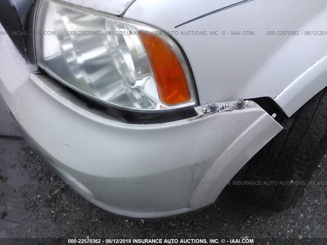 5LMFU27R64LJ43496 - 2004 LINCOLN NAVIGATOR WHITE photo 6