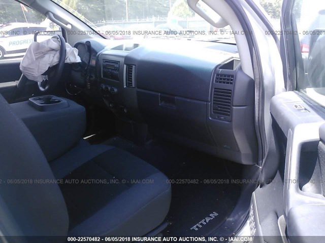 1N6BA0EK2EN511846 - 2014 NISSAN TITAN S/SV/SL/PRO-4X SILVER photo 5