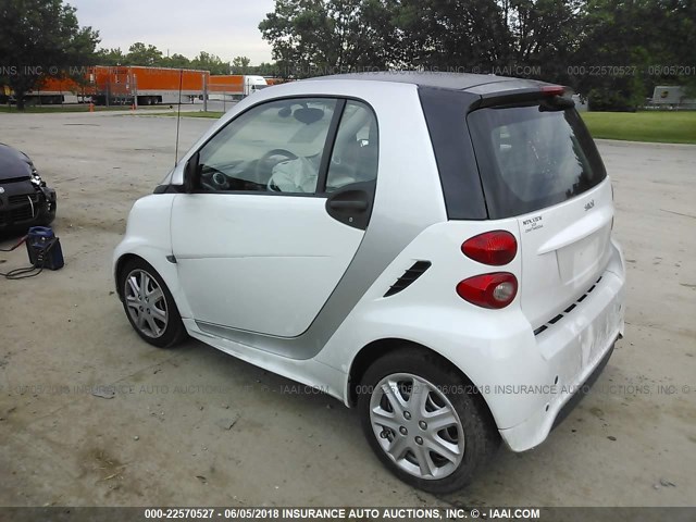 WMEEJ3BA5FK809826 - 2015 SMART FORTWO PURE/PASSION WHITE photo 3