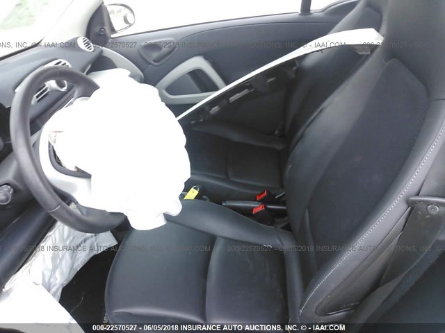 WMEEJ3BA5FK809826 - 2015 SMART FORTWO PURE/PASSION WHITE photo 8