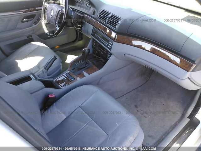 WBADE632XVBW56315 - 1997 BMW 540 I AUTOMATIC أبيض صورة 5