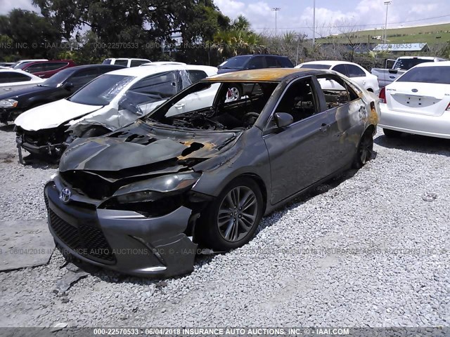 4T1BF1FK9FU016636 - 2015 TOYOTA CAMRY LE/XLE/SE/XSE BROWN photo 2