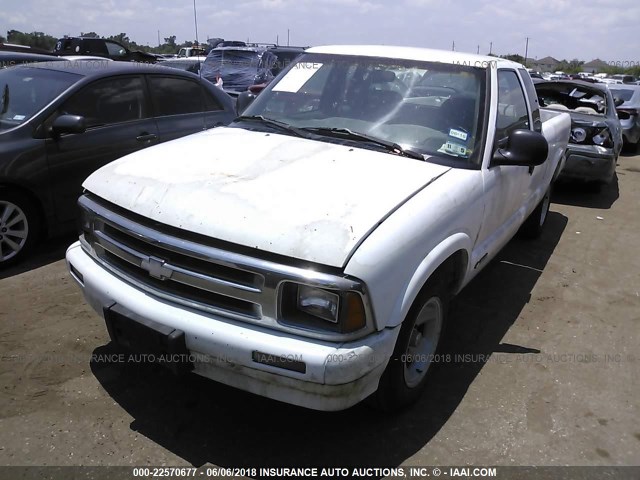 1GCCS19X5V8162888 - 1997 CHEVROLET S TRUCK S10 WHITE photo 2