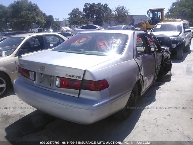 4T1BG22K3YU962856 - 2000 TOYOTA CAMRY CE/LE/XLE 金色 照片 4