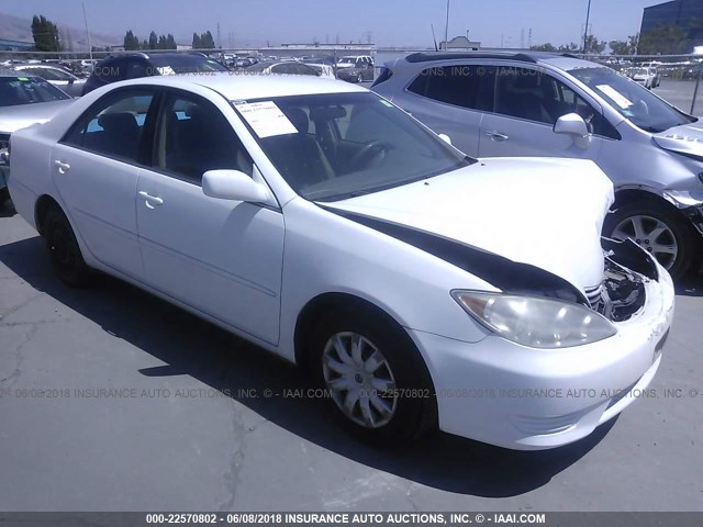 4T1BE32K55U021335 - 2005 TOYOTA CAMRY LE/XLE/SE თეთრი ფოტო 1