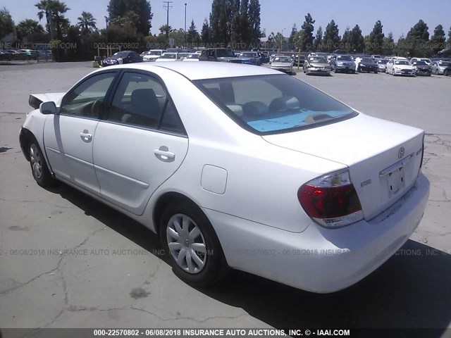 4T1BE32K55U021335 - 2005 TOYOTA CAMRY LE/XLE/SE თეთრი ფოტო 3