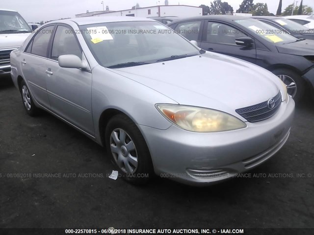 4T1BE32K04U310900 - 2004 TOYOTA CAMRY LE/XLE/SE ვერცხლისფერი ფოტო 1