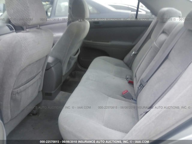 4T1BE32K04U310900 - 2004 TOYOTA CAMRY LE/XLE/SE ვერცხლისფერი ფოტო 8