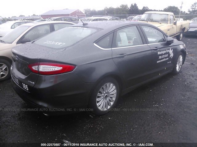 3FA6P0UU7FR220463 - 2015 FORD FUSION S HYBRID GRAY photo 4