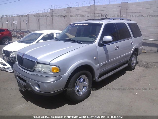5LMPU28LXXLJ09984 - 1999 LINCOLN NAVIGATOR SILVER photo 2