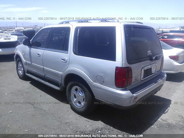 5LMPU28LXXLJ09984 - 1999 LINCOLN NAVIGATOR SILVER photo 3