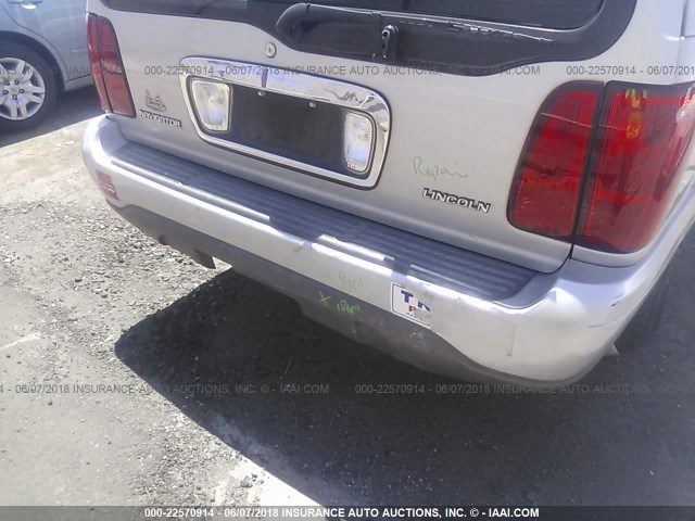 5LMPU28LXXLJ09984 - 1999 LINCOLN NAVIGATOR SILVER photo 6
