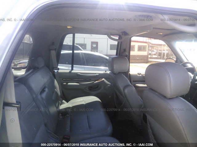 5LMPU28LXXLJ09984 - 1999 LINCOLN NAVIGATOR SILVER photo 8