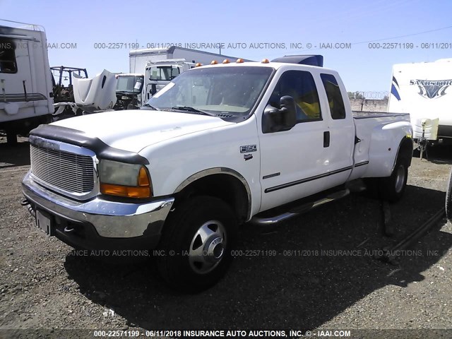 1FTWX33F11EA03890 - 2001 FORD F350 SUPER DUTY WHITE photo 2