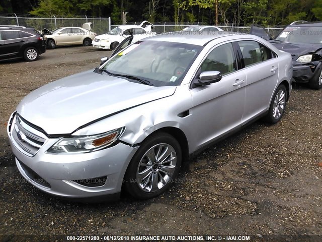 1FAHP2FW4AG145577 - 2010 FORD TAURUS LIMITED SILVER photo 2