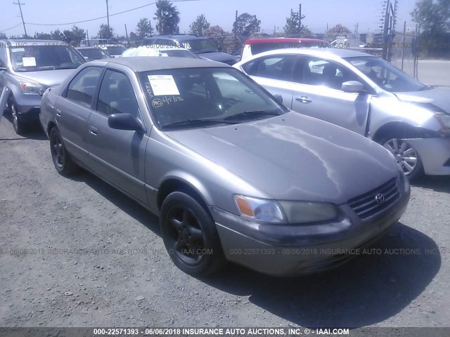 4T1BG22K5VU030041 - 1997 TOYOTA CAMRY CE/LE/XLE GOLD photo 1
