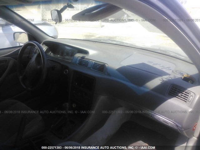 4T1BG22K5VU030041 - 1997 TOYOTA CAMRY CE/LE/XLE GOLD photo 5