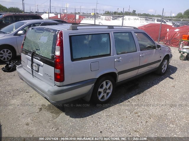 YV1LZ56D7X2614773 - 1999 VOLVO V70 XC SILVER photo 4