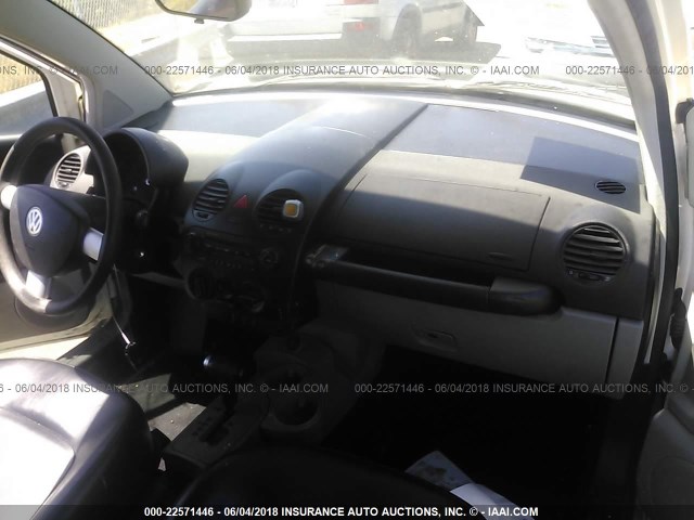 3VWBK31C85M400404 - 2005 VOLKSWAGEN NEW BEETLE GL 白色 照片 5