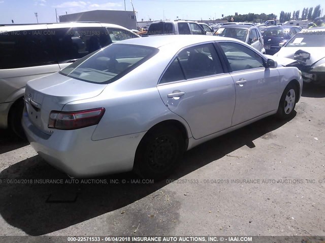 4T1BK46K07U526033 - 2007 TOYOTA CAMRY NEW GENERAT LE/XLE/SE SILVER photo 4