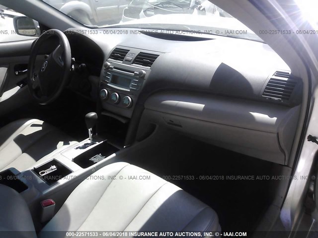 4T1BK46K07U526033 - 2007 TOYOTA CAMRY NEW GENERAT LE/XLE/SE SILVER photo 5