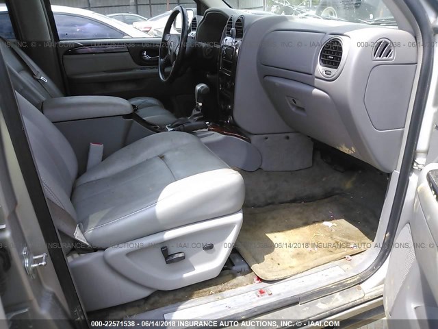 1GKDS13S562182861 - 2006 GMC ENVOY SILVER photo 5