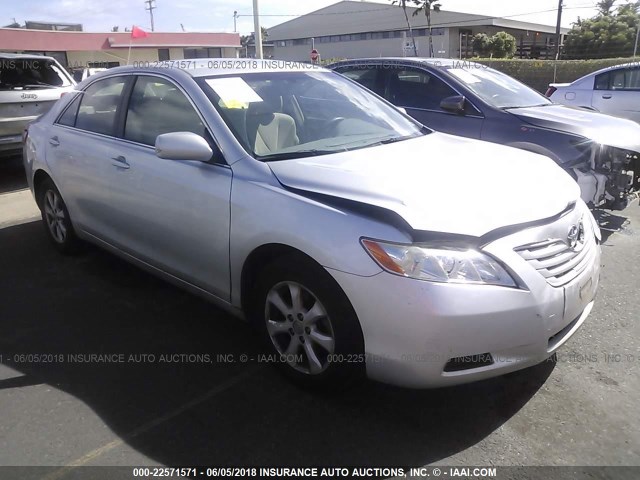 JTNBK46K083032990 - 2008 TOYOTA CAMRY LE/XLE/SE ვერცხლისფერი ფოტო 1