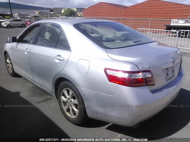JTNBK46K083032990 - 2008 TOYOTA CAMRY LE/XLE/SE ვერცხლისფერი ფოტო 3