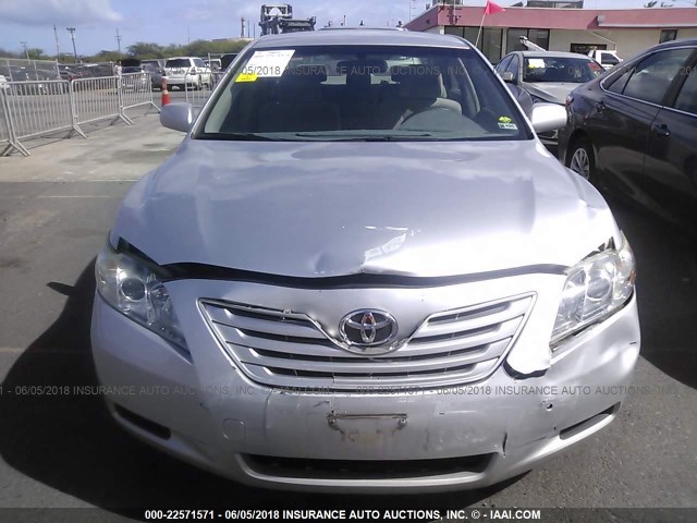 JTNBK46K083032990 - 2008 TOYOTA CAMRY LE/XLE/SE ვერცხლისფერი ფოტო 6