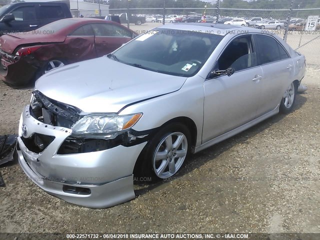 4T1BK46K98U575412 - 2008 TOYOTA CAMRY LE/XLE/SE ვერცხლისფერი ფოტო 2
