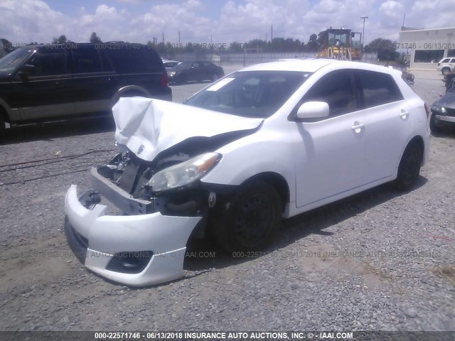2T1KU4EE4AC266587 - 2010 TOYOTA COROLLA MATRIX  WHITE photo 2