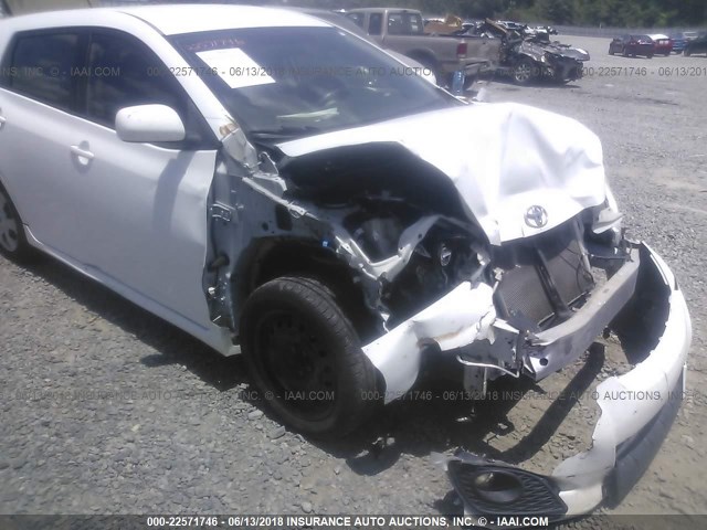 2T1KU4EE4AC266587 - 2010 TOYOTA COROLLA MATRIX  WHITE photo 6