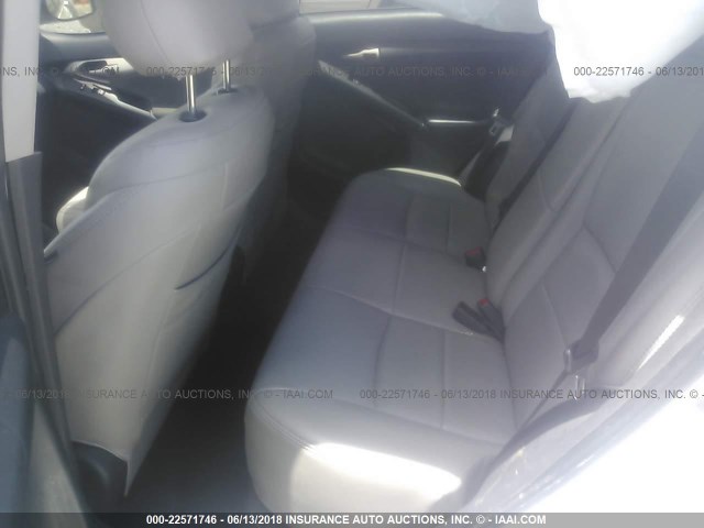 2T1KU4EE4AC266587 - 2010 TOYOTA COROLLA MATRIX  WHITE photo 8