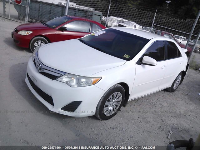4T1BF1FK4CU514352 - 2012 TOYOTA CAMRY SE/LE/XLE WHITE photo 2