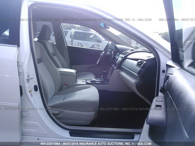 4T1BF1FK4CU514352 - 2012 TOYOTA CAMRY SE/LE/XLE WHITE photo 5