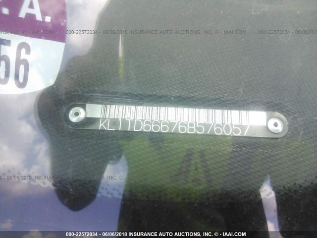 KL1TD66676B576057 - 2006 CHEVROLET AVEO LS GRAY photo 9