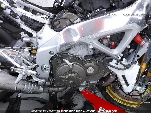 ZD4RKU023DS000132 - 2013 APRILIA RSV4 R-FACTORY RED photo 8