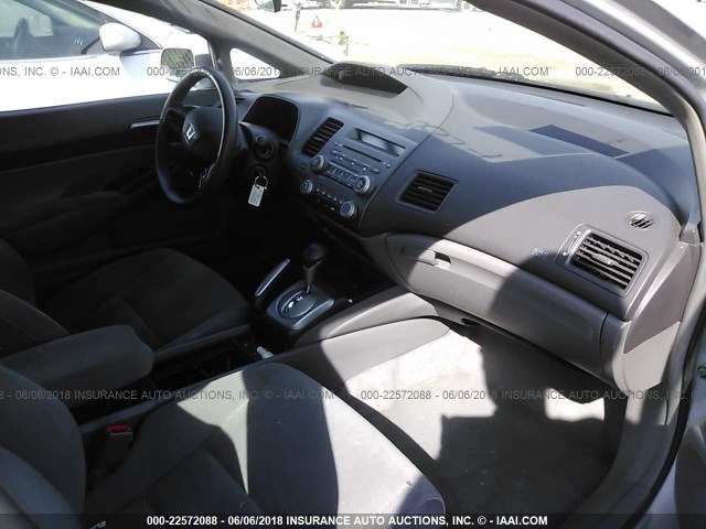 1HGFA16556L052412 - 2006 HONDA CIVIC LX SILVER photo 5